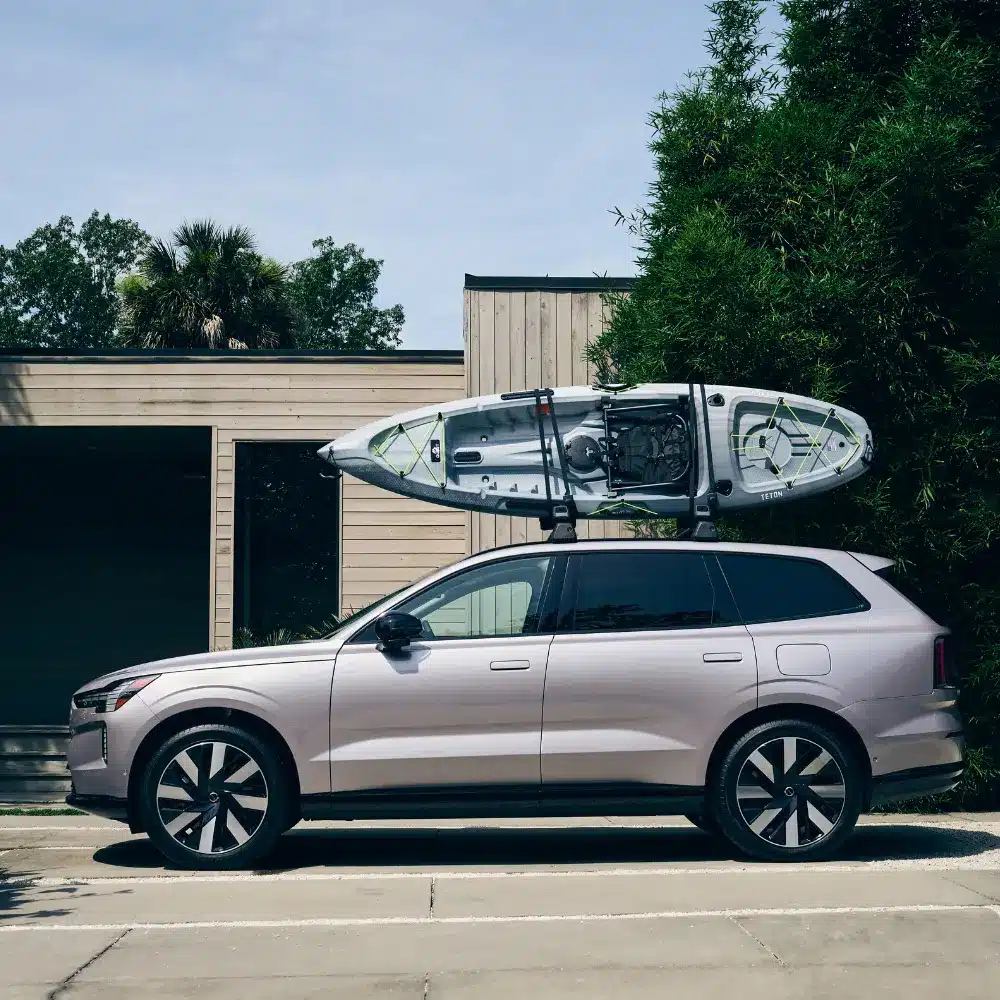 convenient-home-delivery-services-from-new-jersey-volvo-dealers A new Volvo car is conveniently delivered to a customer's home driveway.